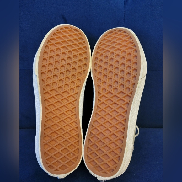 Old School Van's Skate Shoes- Like New (size 4) - Picture 5 of 6